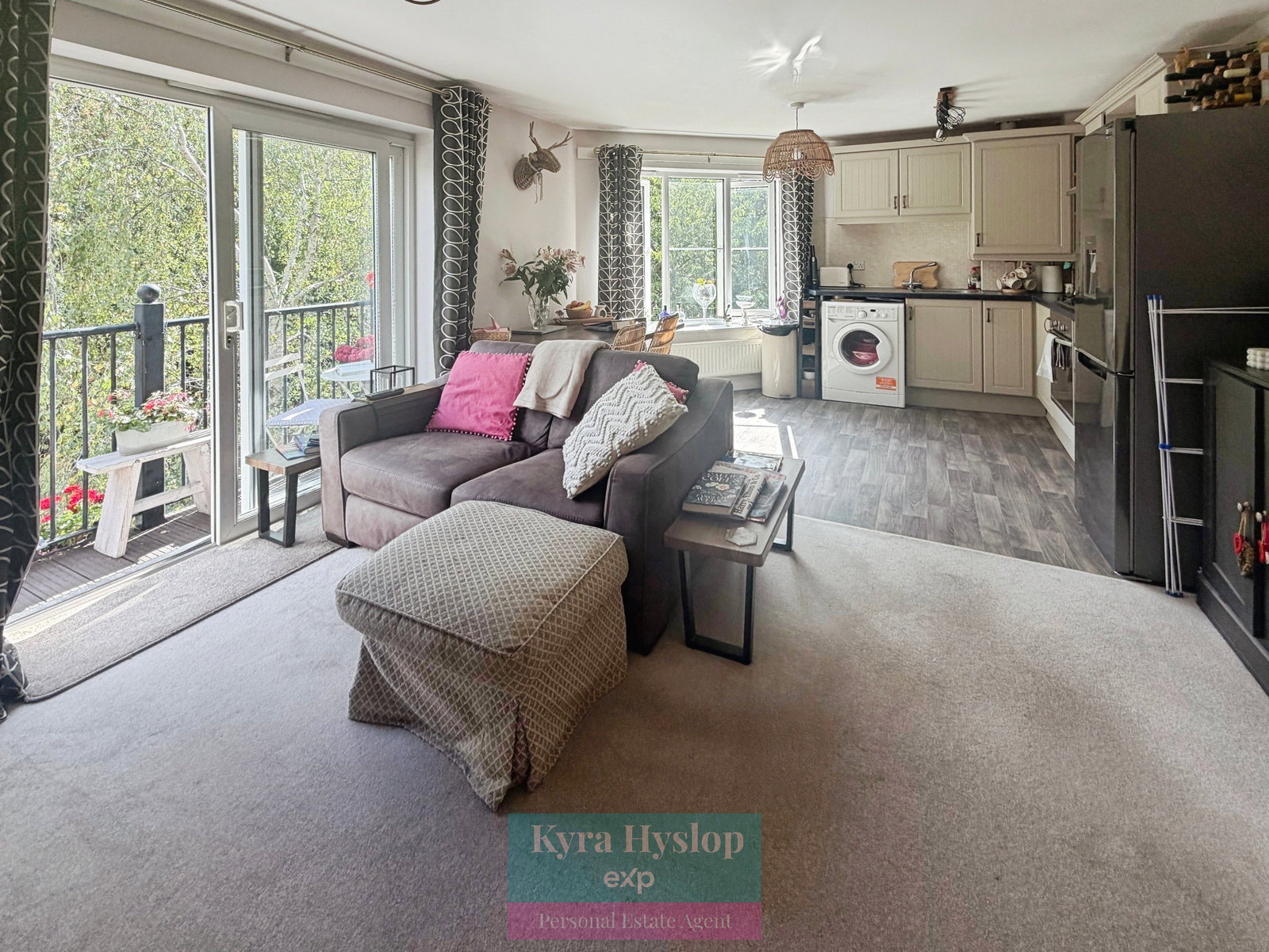 Flat for sale in Exeter, Pinbridge Mews, Exeter, EX4 8HQ, 549 m²