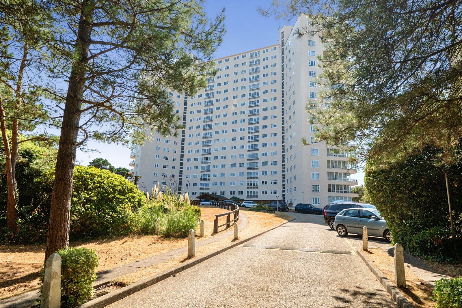Flat for sale in Bournemouth, Manor Road, Bournemouth, BH1 3EJ, 1404 m²
