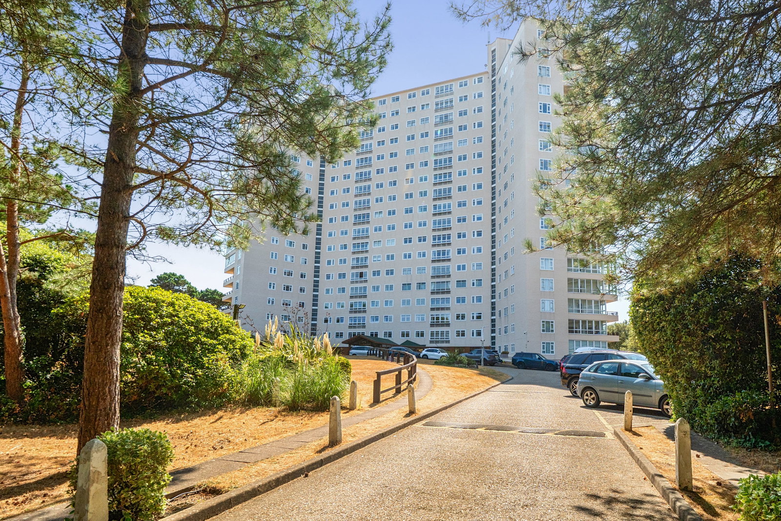Flat for sale in Bournemouth, Manor Road, Bournemouth, BH1 3EJ, 1404 m²