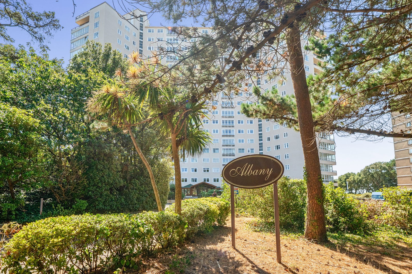 Flat for sale in Bournemouth, Manor Road, Bournemouth, BH1 3EJ, 1404 m²