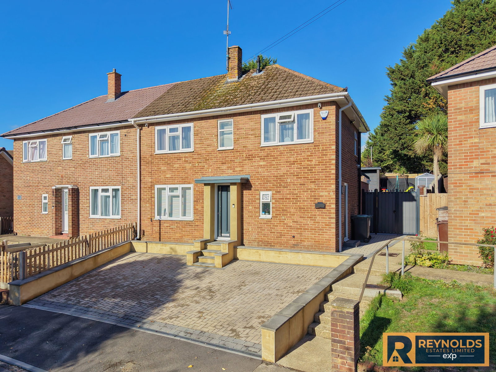 Semi Detached House for sale in Snodland, Nevill Road, Snodland, Kent, ME6 5HX, 1173 m²