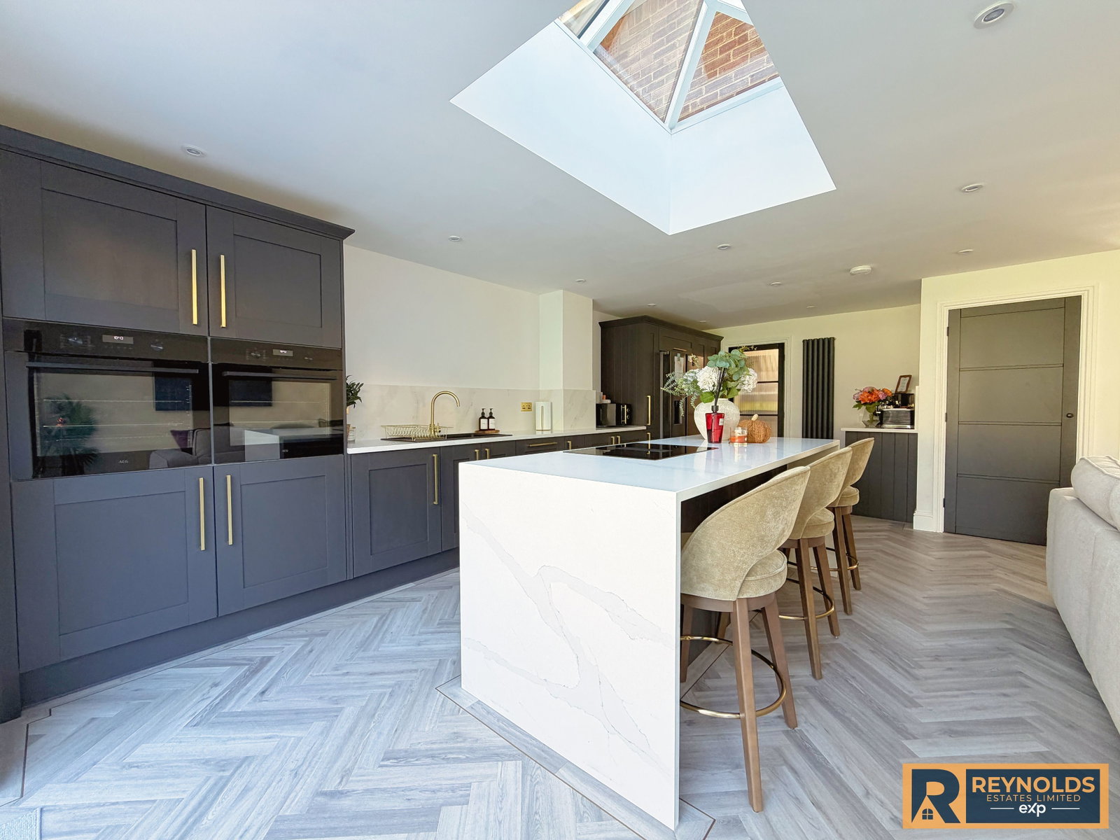 Semi Detached House for sale in Snodland, Nevill Road, Snodland, Kent, ME6 5HX, 1173 m²