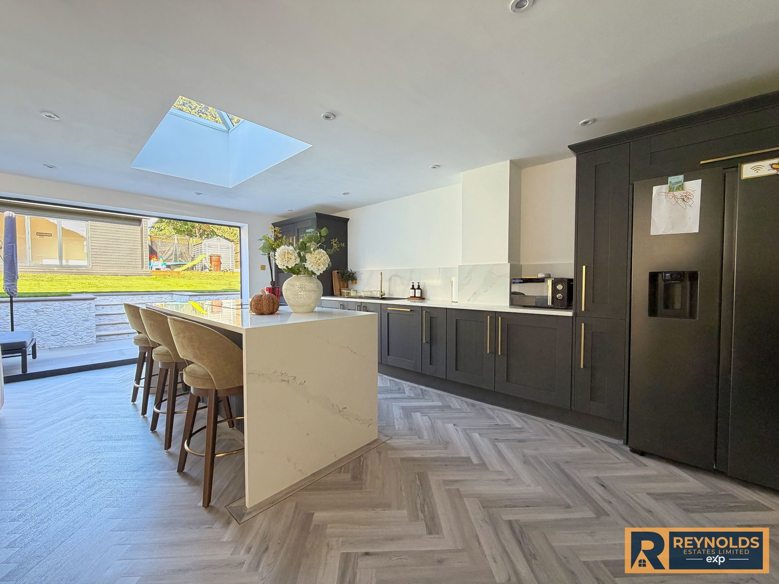 Semi Detached House for sale in Snodland, Nevill Road, Snodland, Kent, ME6 5HX, 1173 m²