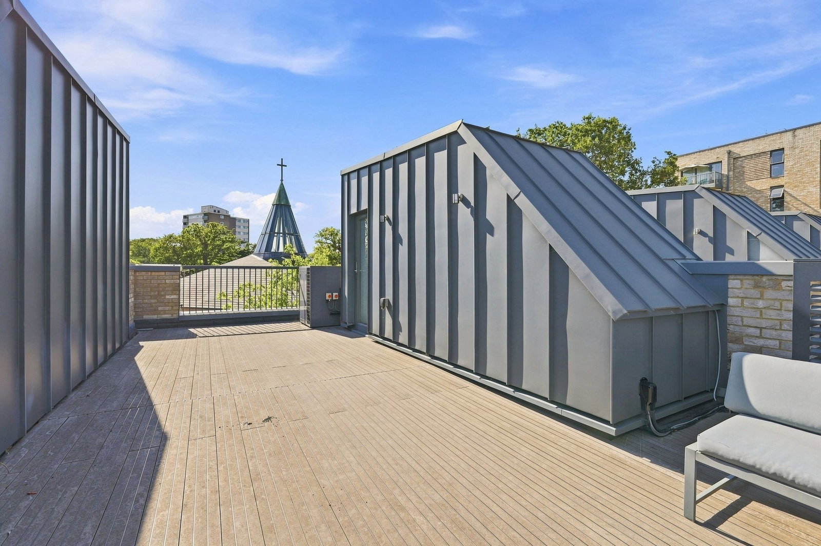 Terraced House for sale in London, Beatrice Place, SW19