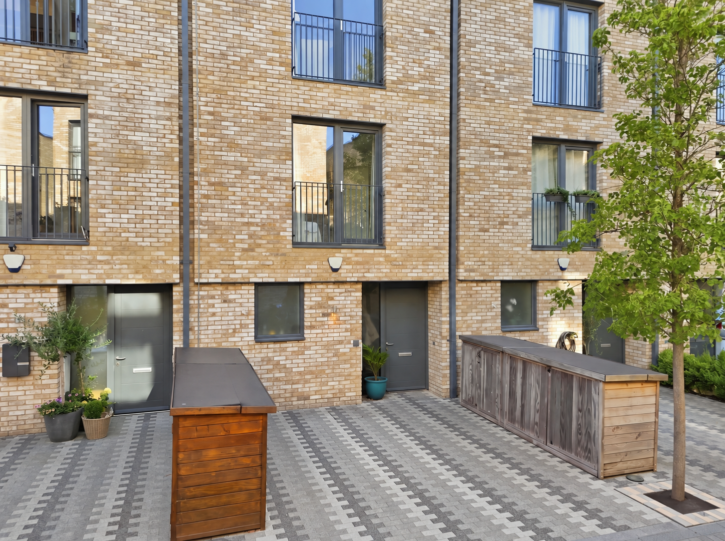 Terraced House for sale in London, Beatrice Place, SW19