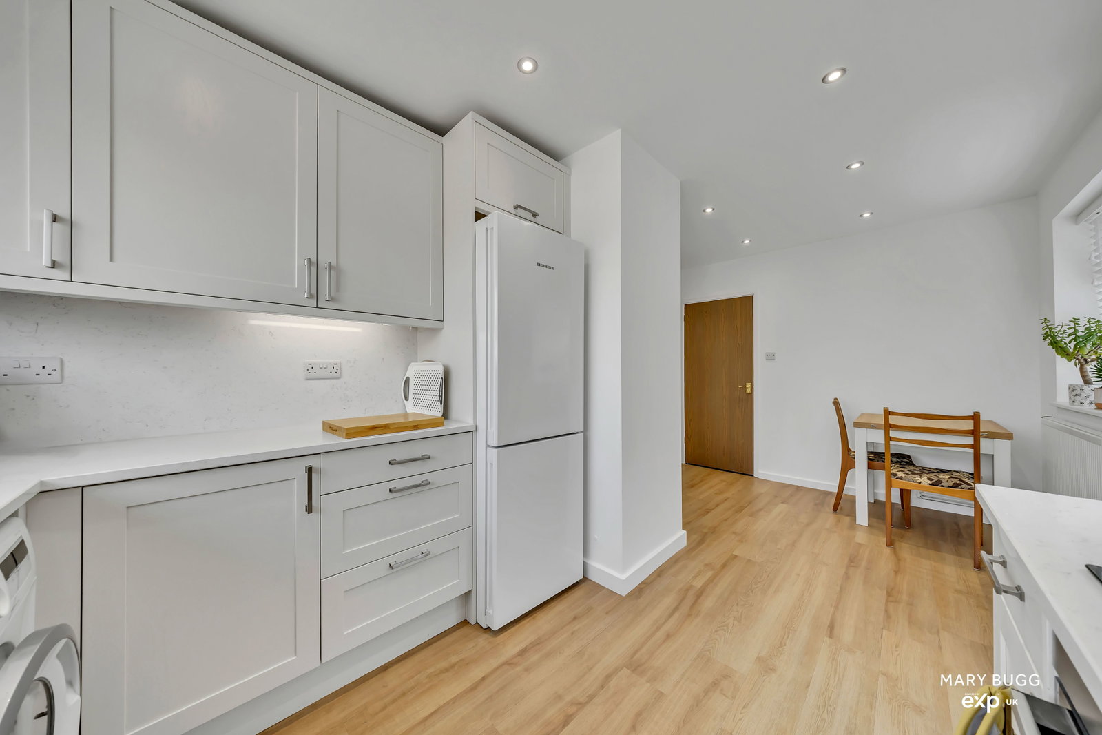 Semi Detached Bungalow in Chelmsford 4