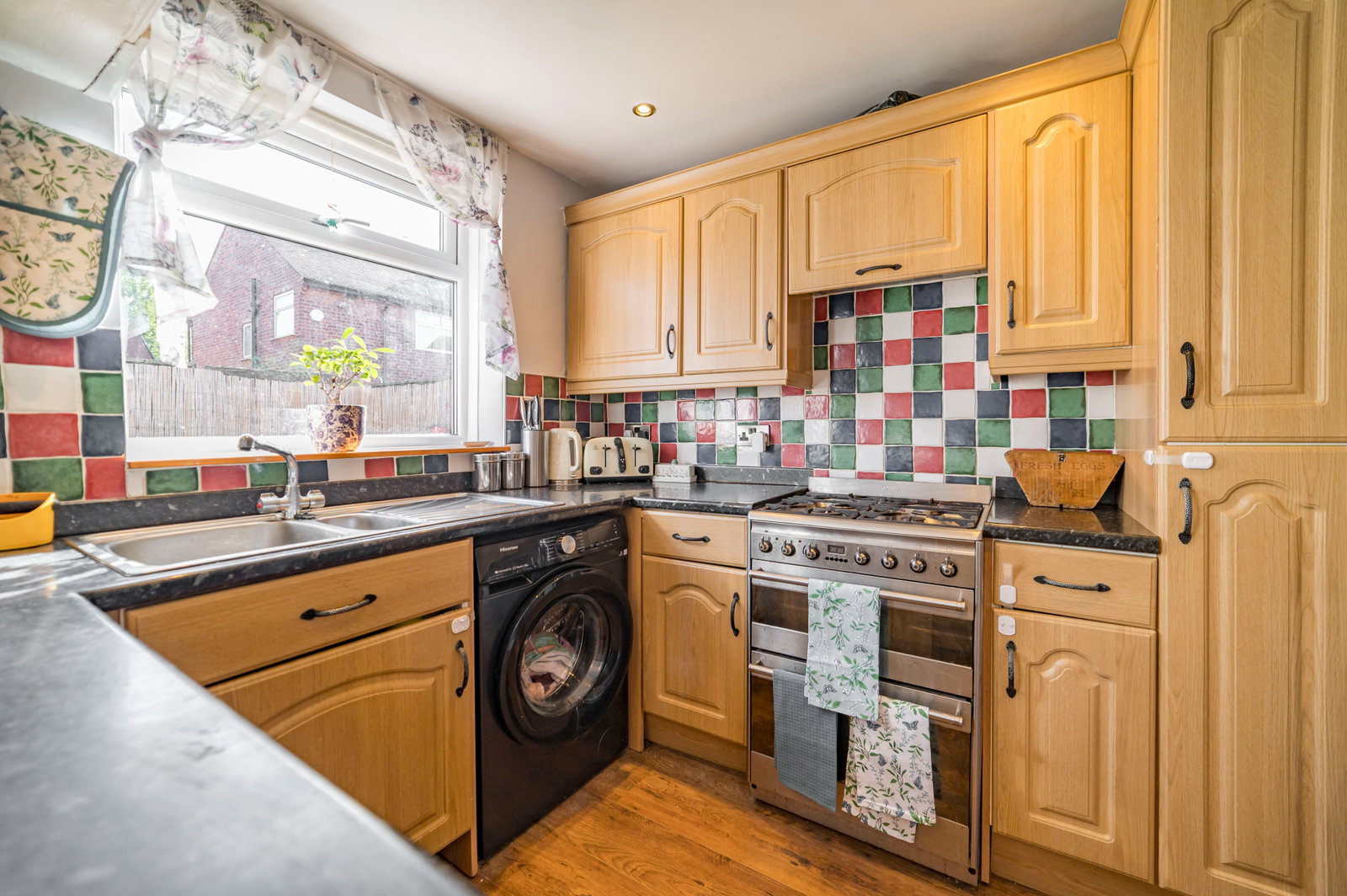Semi Detached House for sale in Manchester, Chertsey Close, Gorton, Manchester, M18, 1167 m²