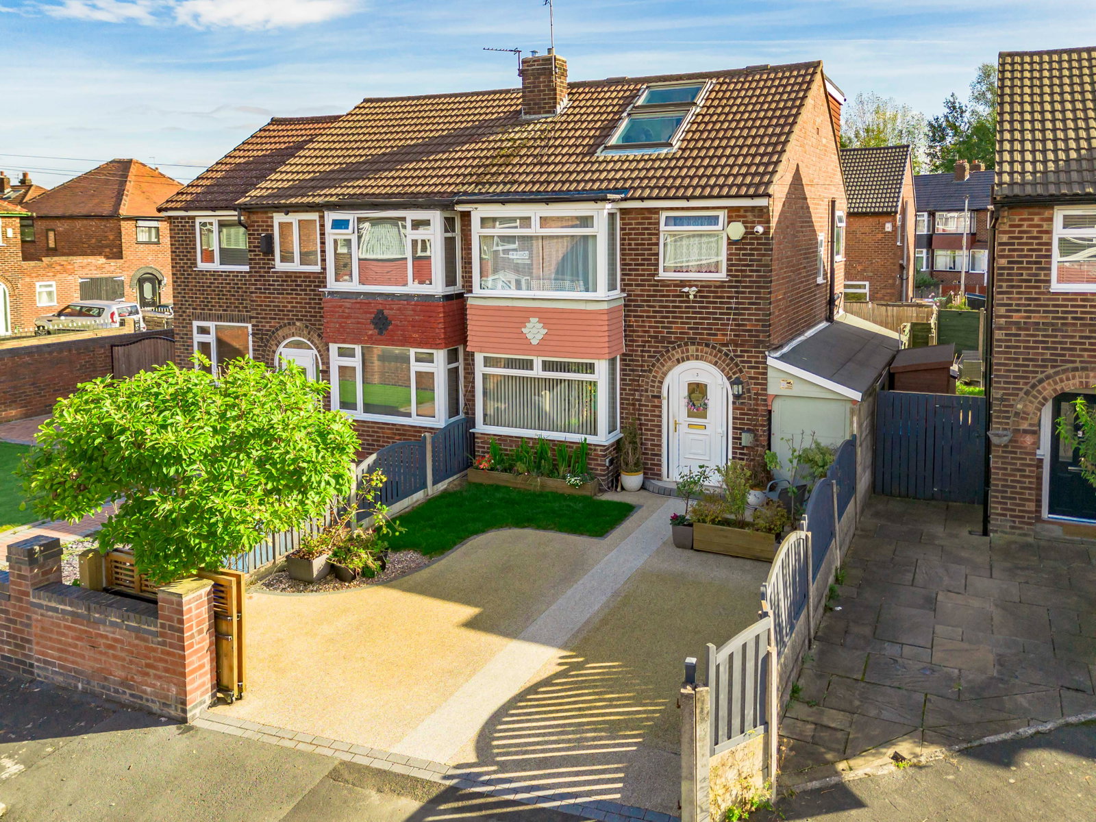 Semi Detached House for sale in Manchester, Chertsey Close, Gorton, Manchester, M18, 1167 m²