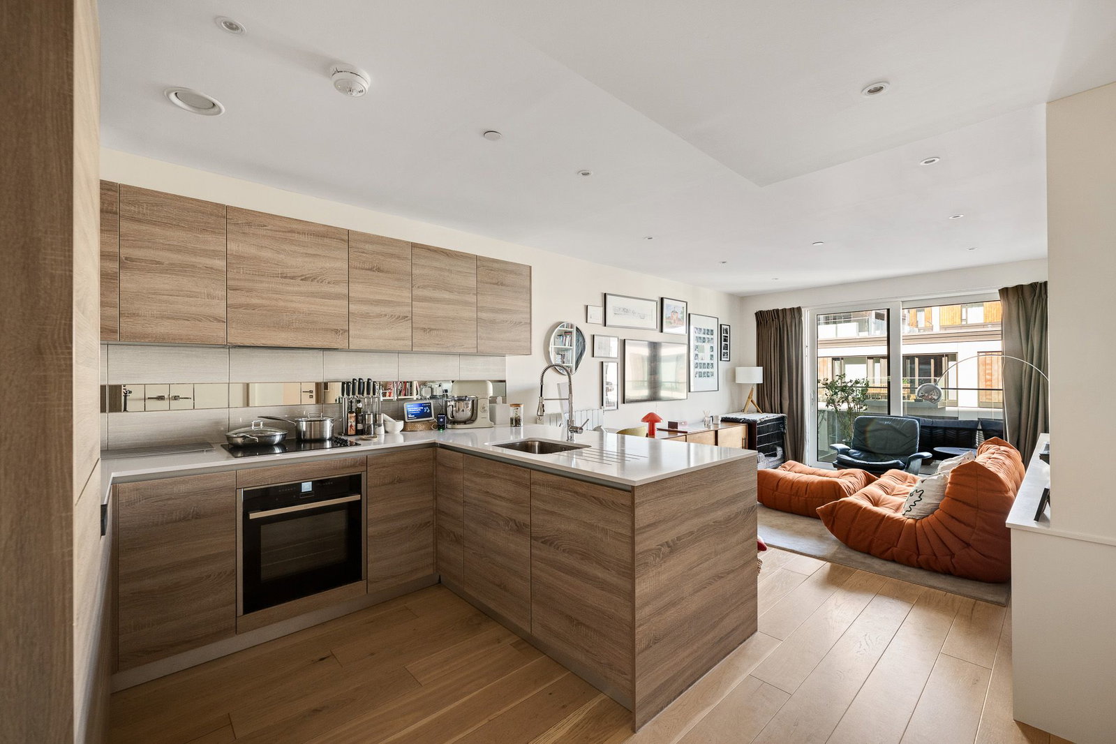 Flat for sale in London, Judde House, Duke of Wellington Avenue, Woolwich, SE18 6DP, 550 m²