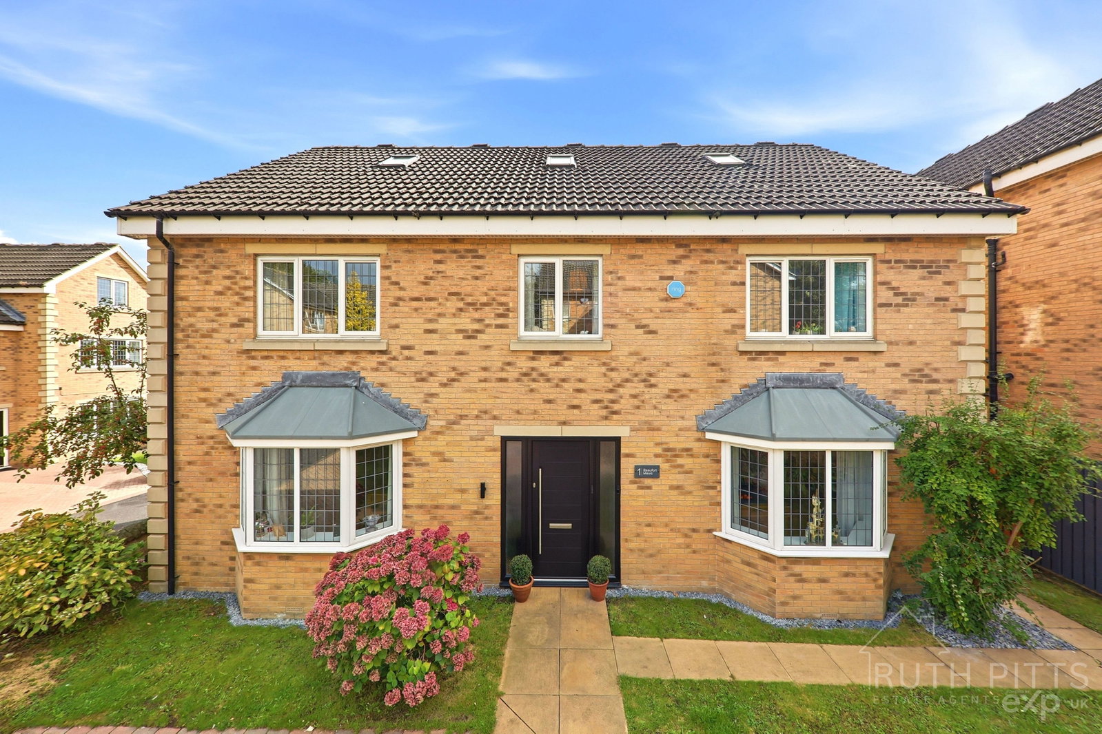 Detached House for sale in Pontefract, Beaufort Mews, Ackworth, WF7