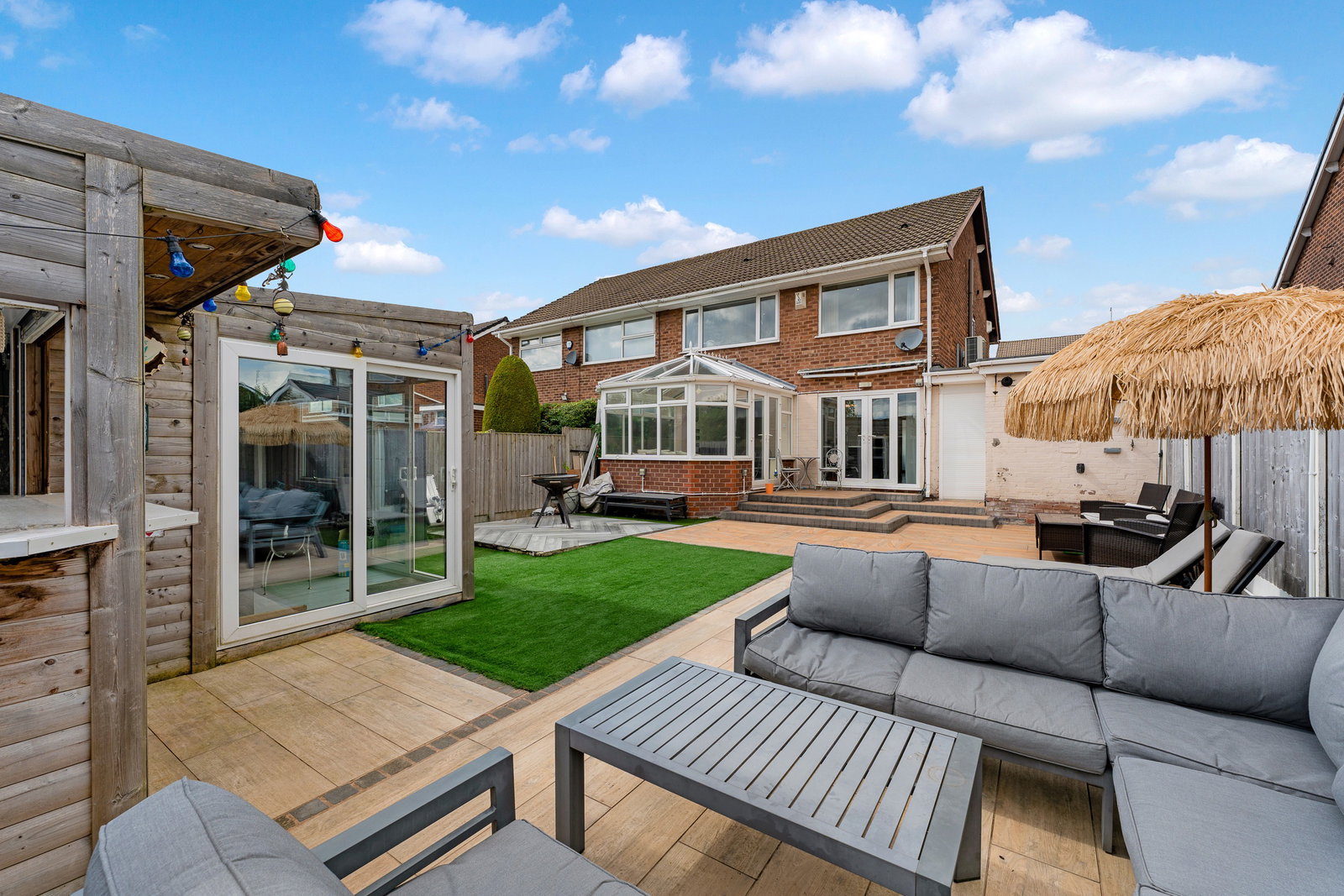 Semi Detached House for sale in Manchester, Rochford Avenue, Whitefield, Manchester, M45 7PQ, 1682 m²
