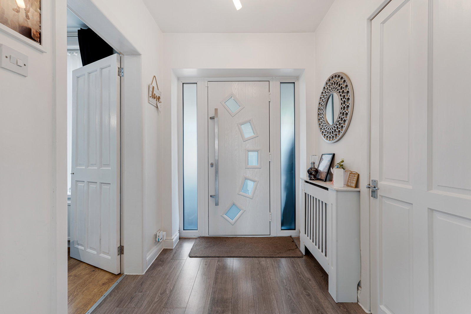 Semi Detached House for sale in Manchester, Rochford Avenue, Whitefield, Manchester, M45 7PQ, 1682 m²