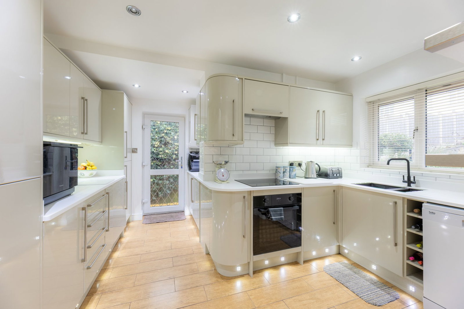 Bungalow for sale in Stourbridge, High Street, Wollaston, Stourbridge, DY8 4NY, 1282 m²