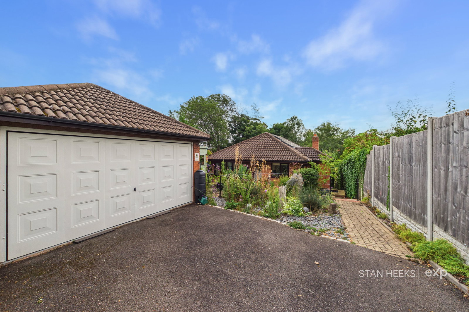 Bungalow for sale in Stourbridge, High Street, Wollaston, Stourbridge, DY8 4NY, 1282 m²