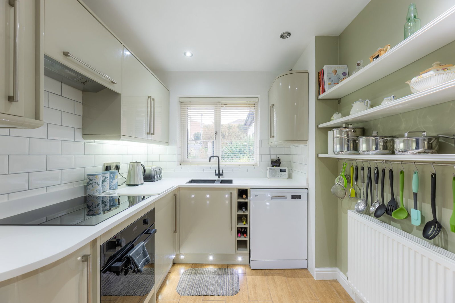 Bungalow for sale in Stourbridge, High Street, Wollaston, Stourbridge, DY8 4NY, 1282 m²