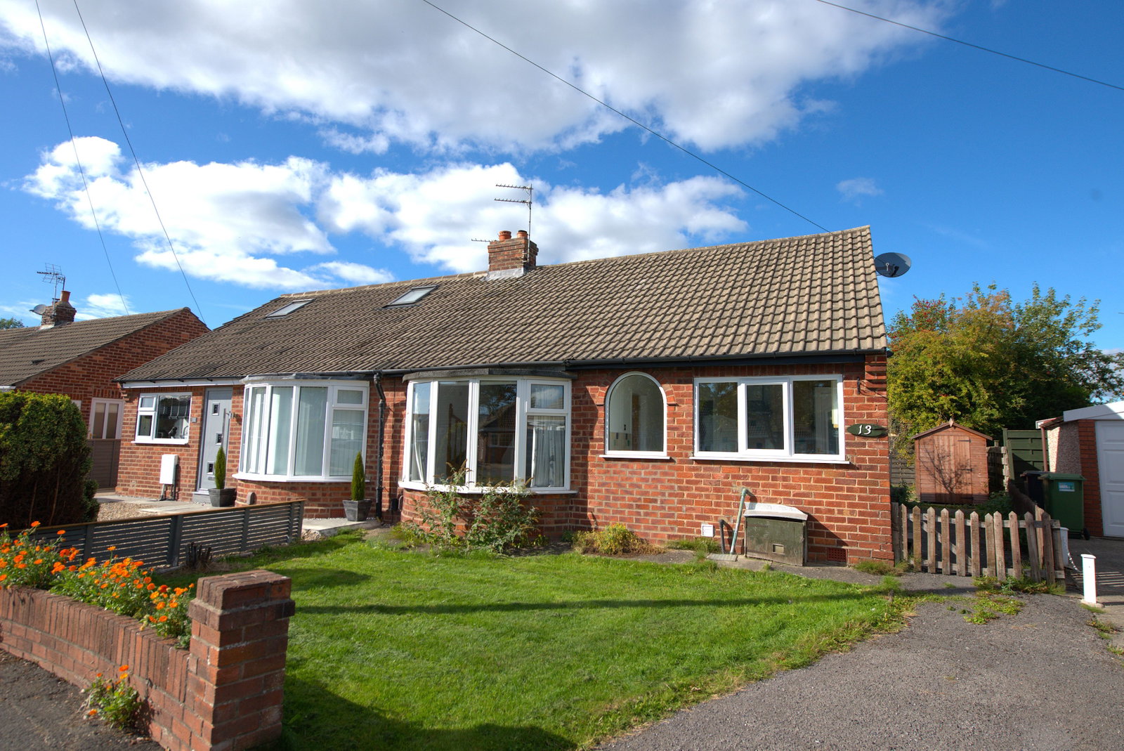 Semi Detached Bungalow for sale in York, Ash Close, York, YO31 1HE, 839 m²