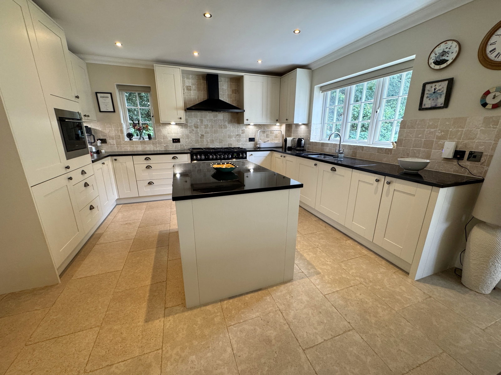Detached House for sale in Buckingham, Pine Close, Maids Moreton, 2584 m²