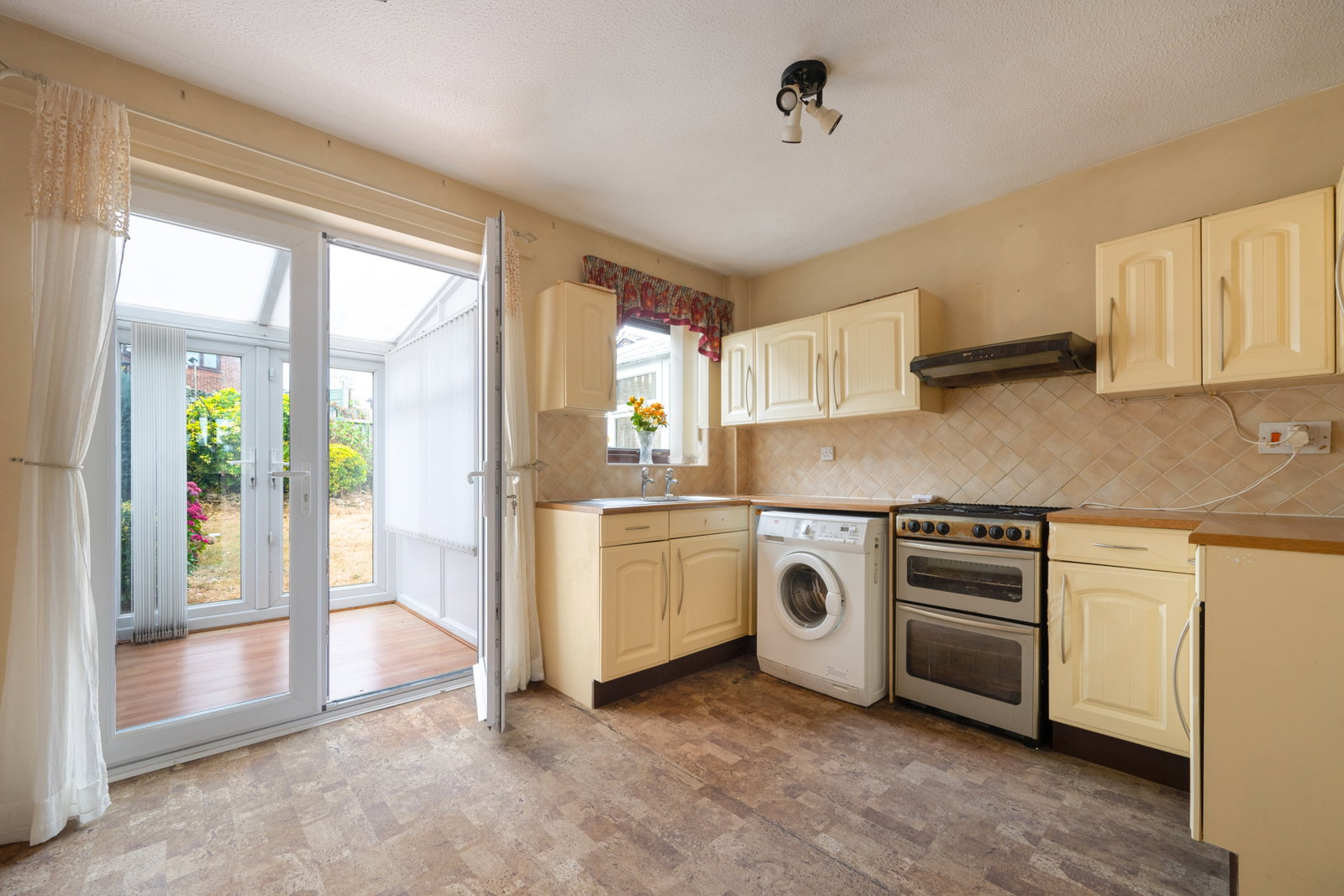 Semi Detached House for sale in Grantham, Carlisle Close on Barrowby Gate in Grantham