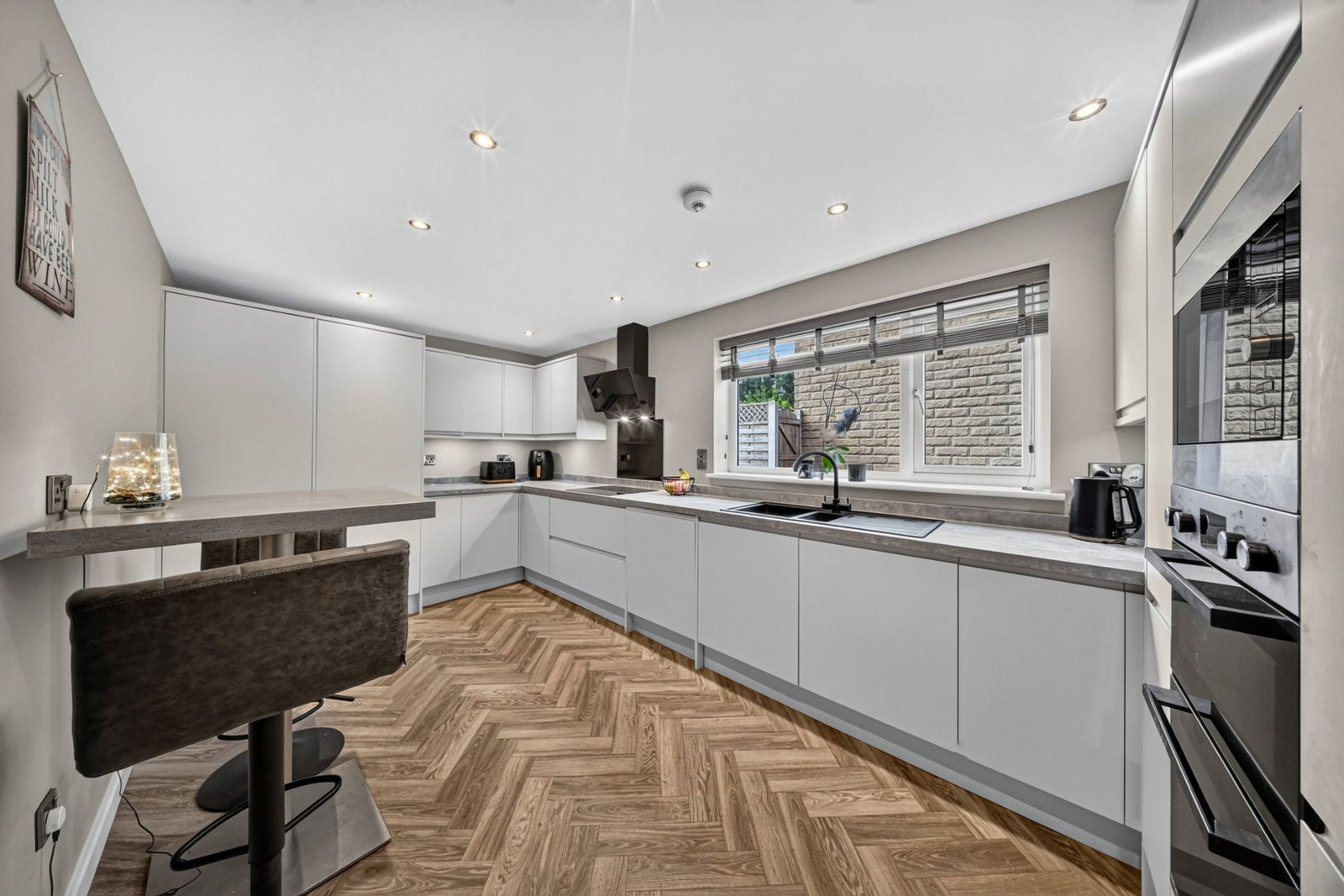 Detached House for sale in Burnley, Walk Mill Place, Cliviger, Burnley, BB10 4UB, 1725 m²
