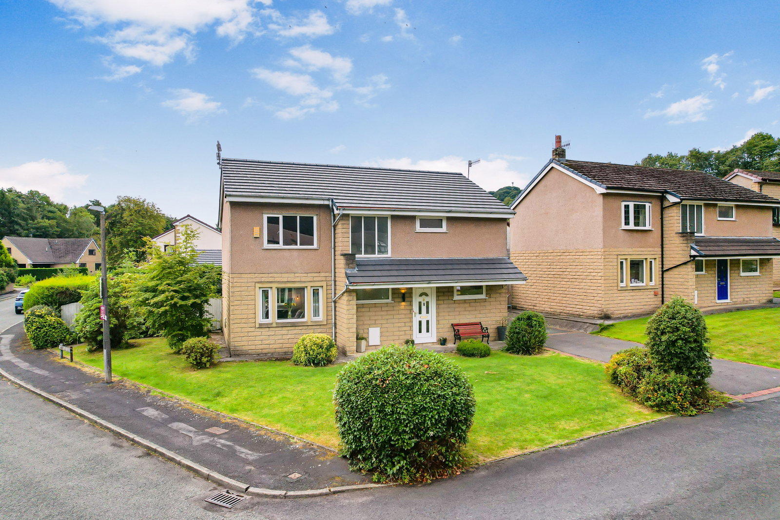Detached House for sale in Burnley, Walk Mill Place, Cliviger, Burnley, BB10 4UB, 1725 m²