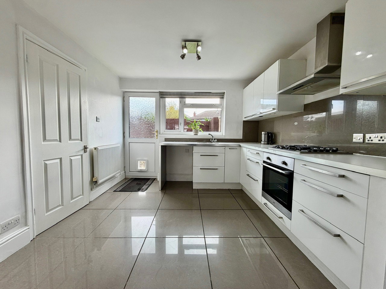 Terraced House for sale in Blackwood, Markham Crescent, Oakdale, NP12, 1044 m²