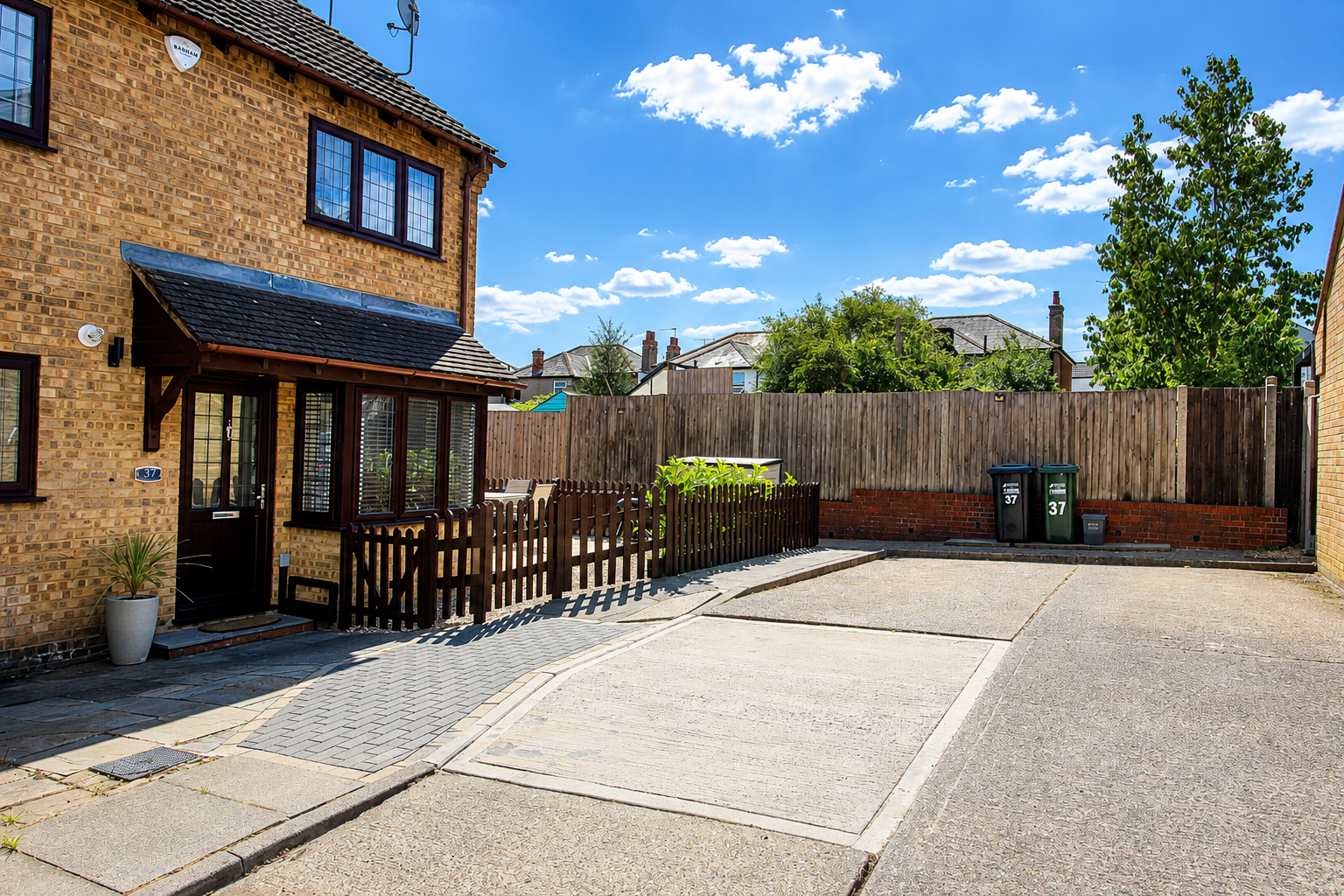 End Of Terrace House in Abbots Langley 3