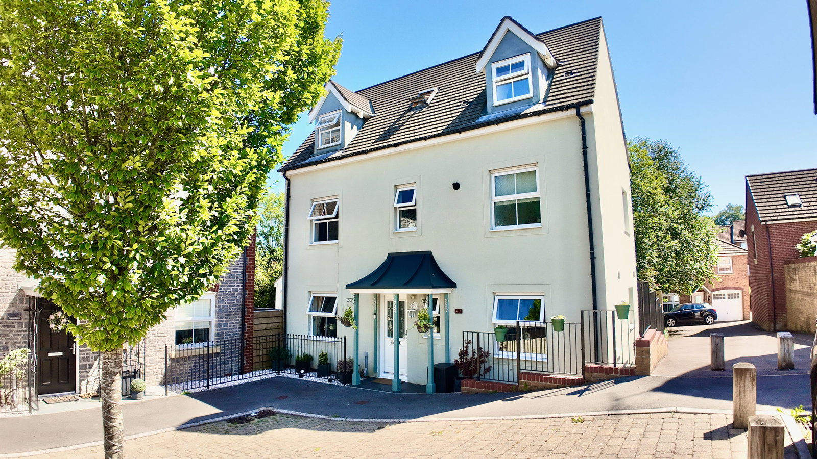 Detached House in Hengoed