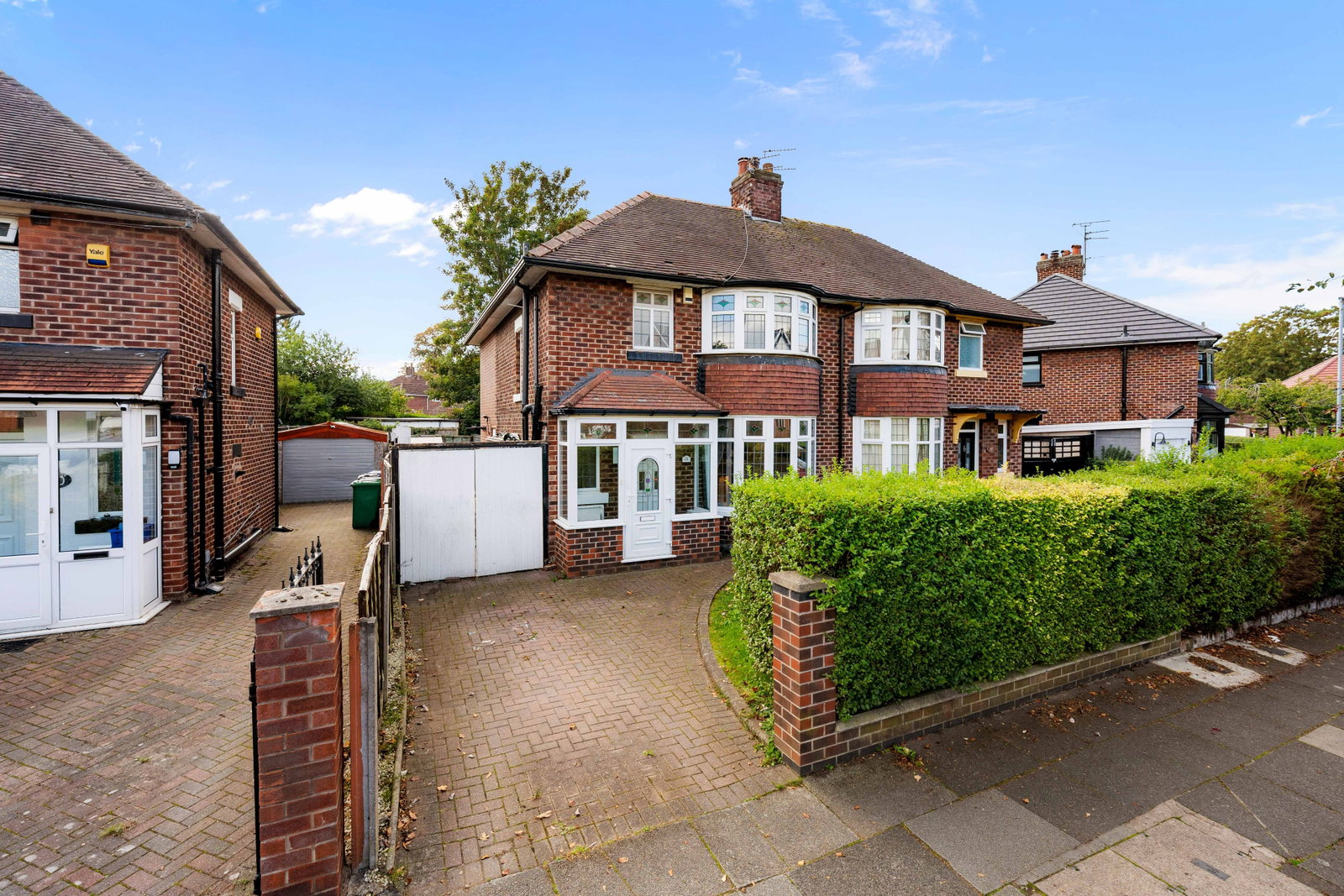 Semi Detached House for sale in Manchester, Longley Lane, Manchester, M22, 998 m²