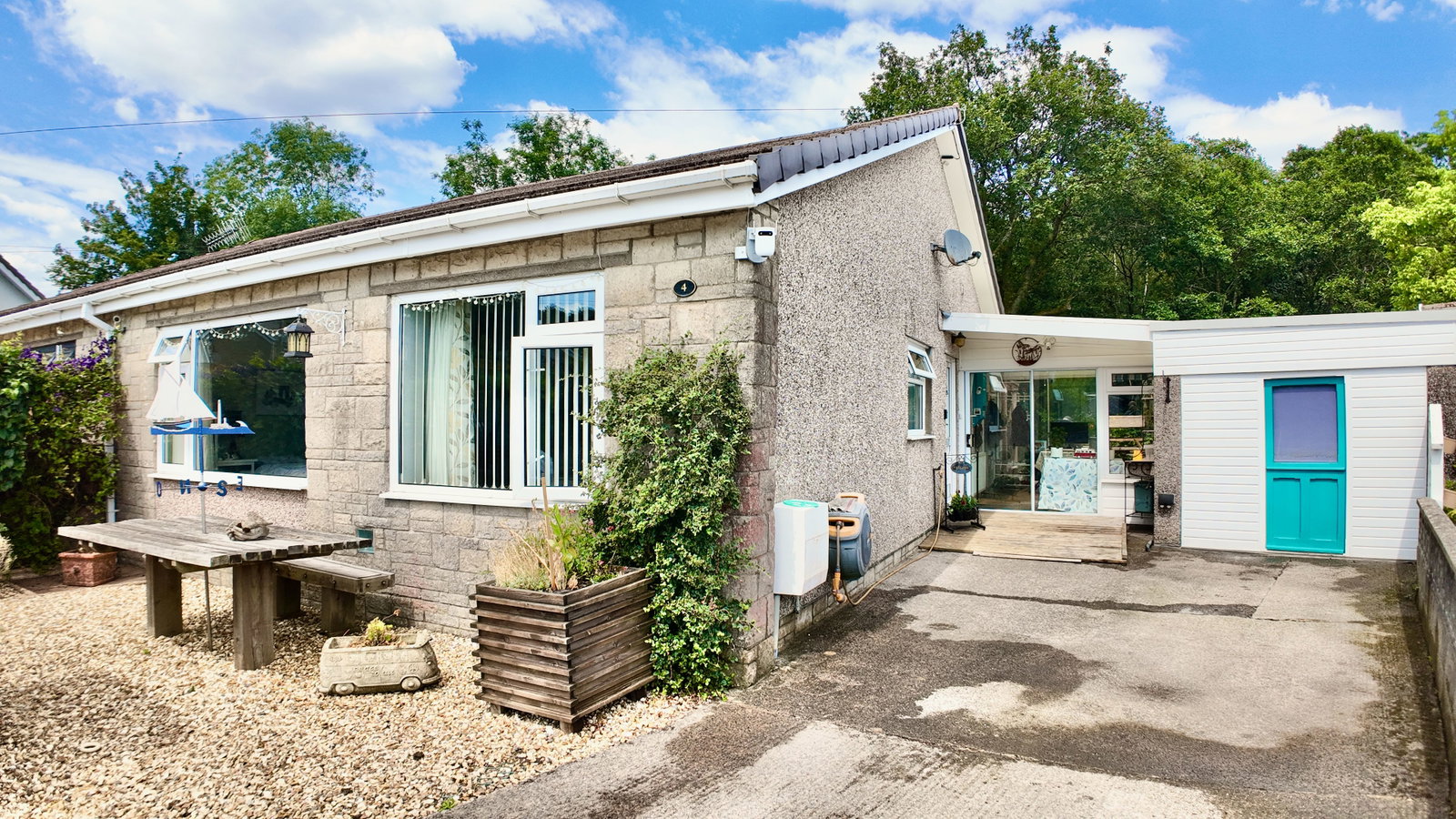 Semi Detached Bungalow for sale in Newport, Woodland Drive, Crumlin, NP11, 592 m²