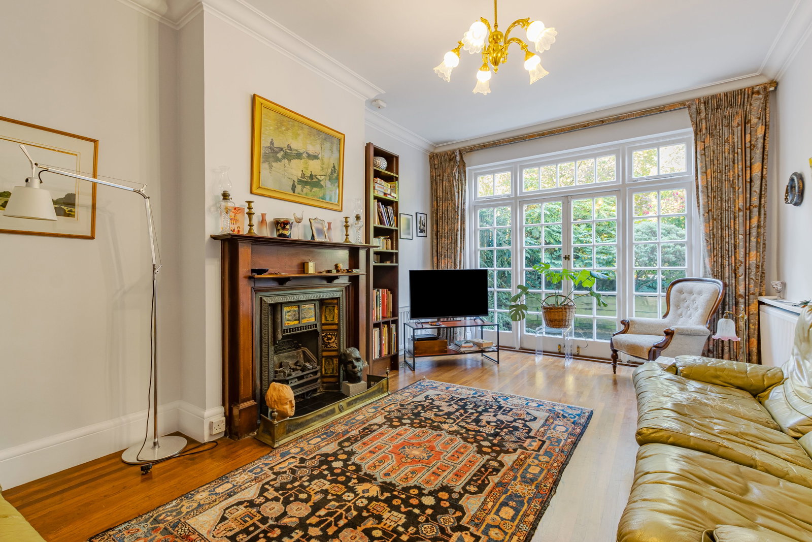 Semi Detached House in London 3