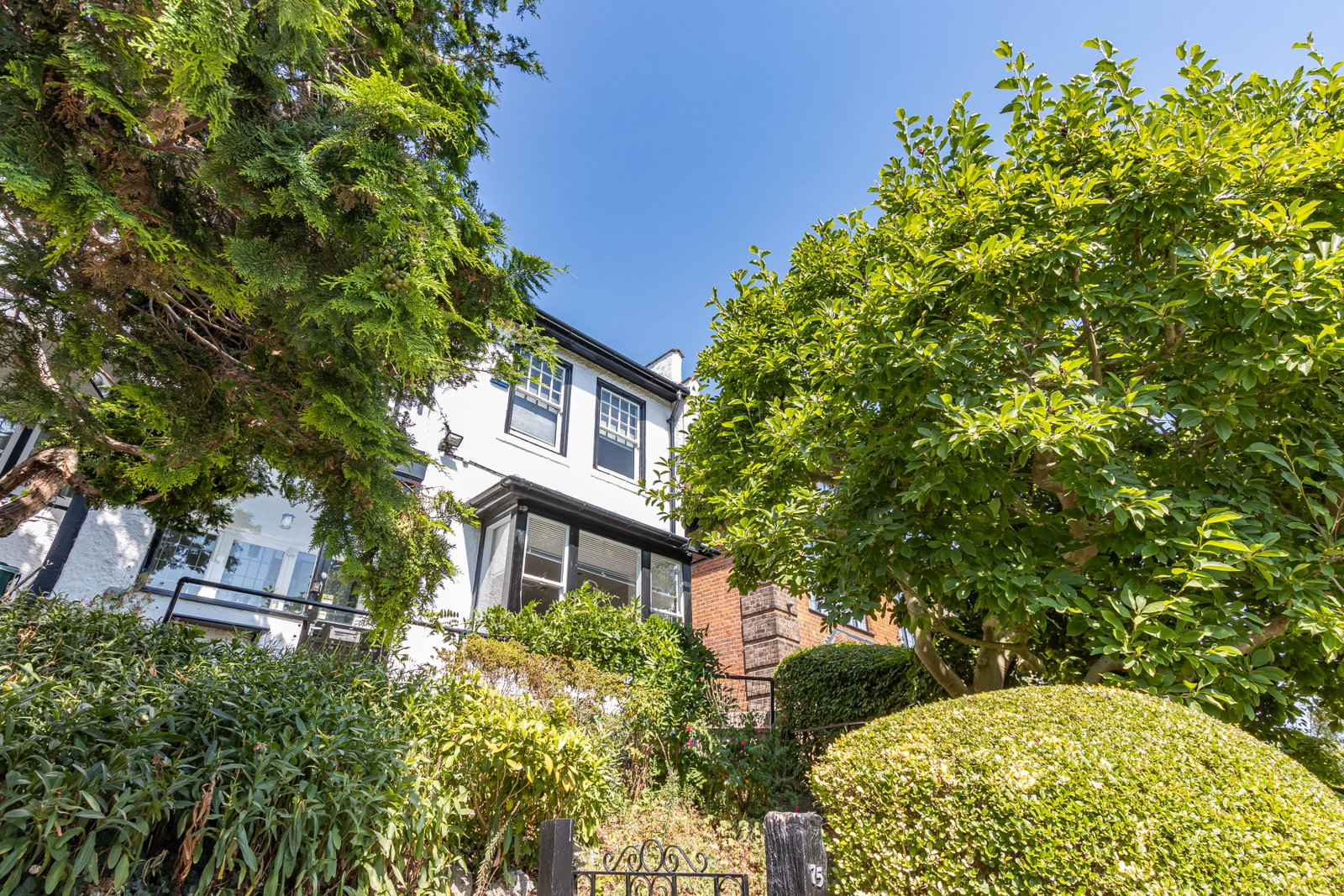 Semi Detached House in London 5