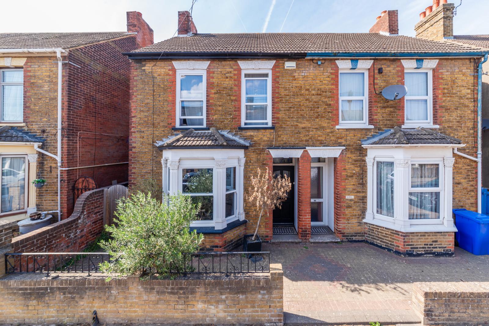 Semi Detached House for sale in Sittingbourne, Park Road, Sittingbourne, ME10 1ES