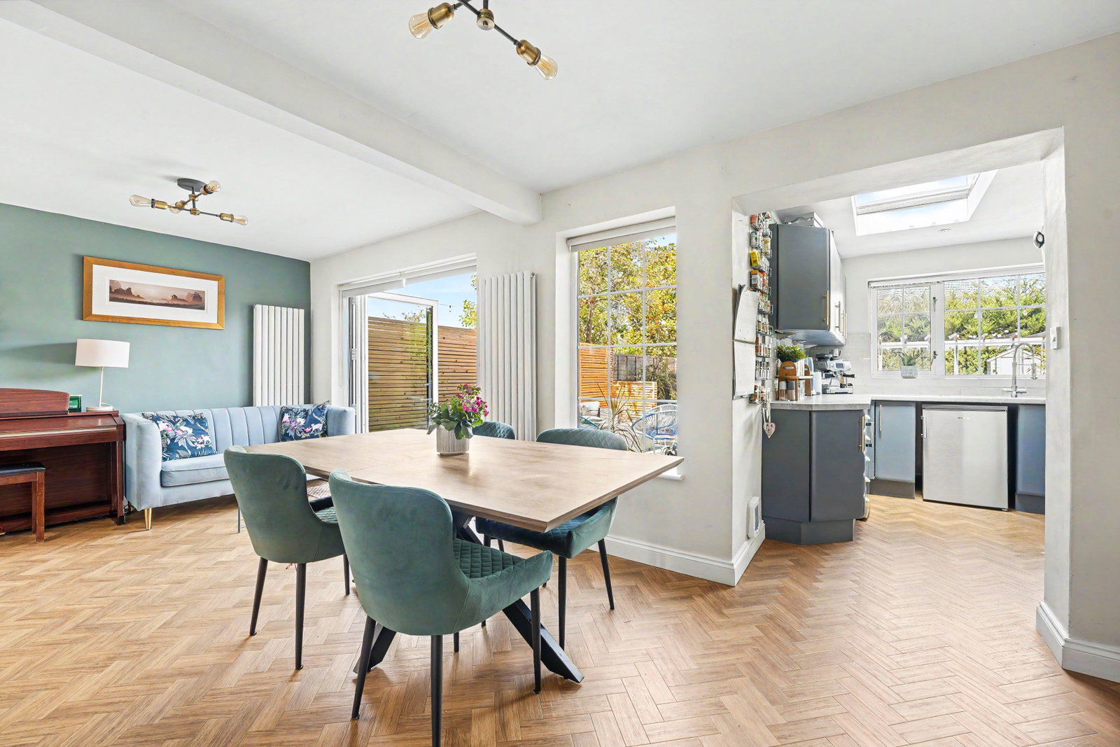 Semi Detached House for sale in Bishop's Stortford, Manston Drive, Bishop's Stortford, Hertfordshire, CM23 5EL, 1550 m²