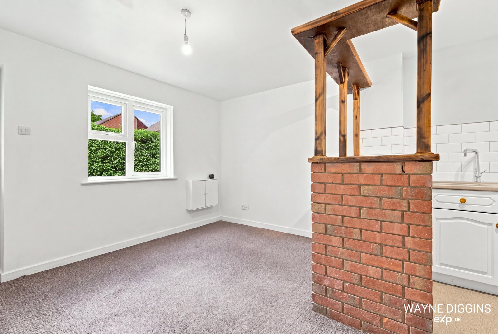 Terraced House in South Ockendon 4