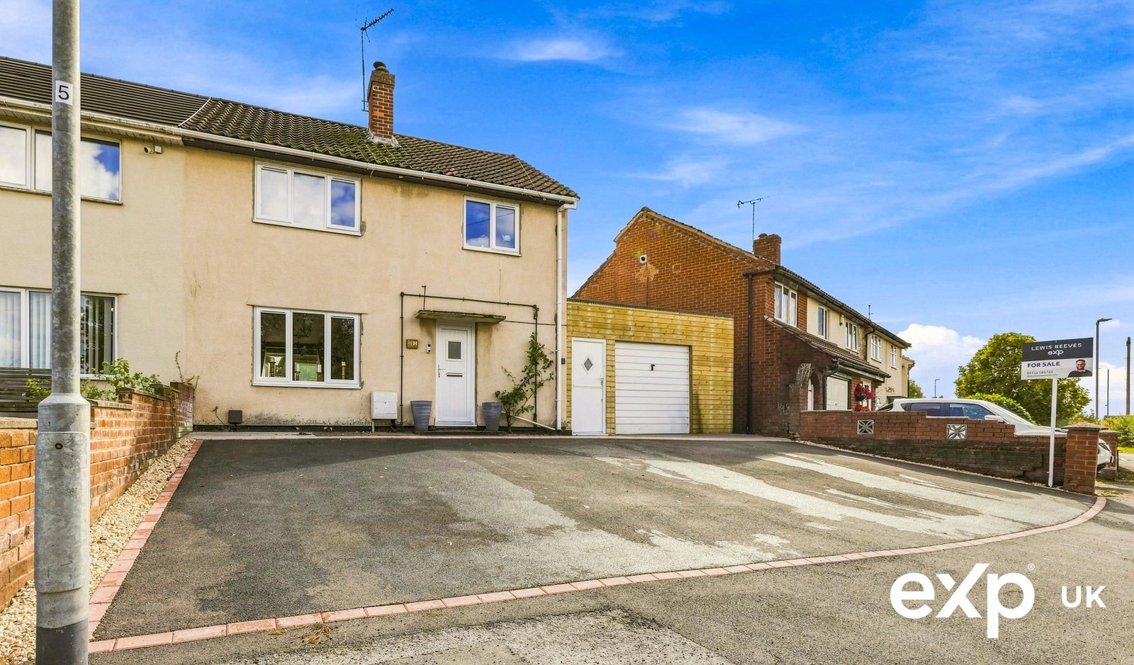 Semi Detached House for sale in Newark, The Markhams, New Ollerton, NG22 9QY