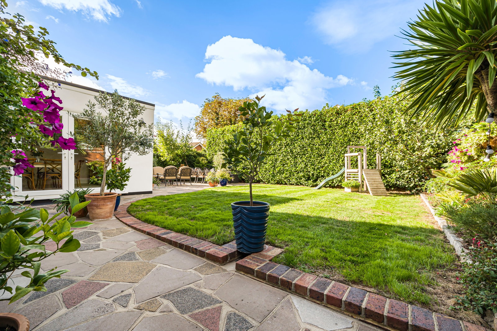 Detached House for sale in Bromley, Rutland Gate, Bromley, BR2, 1850 m²
