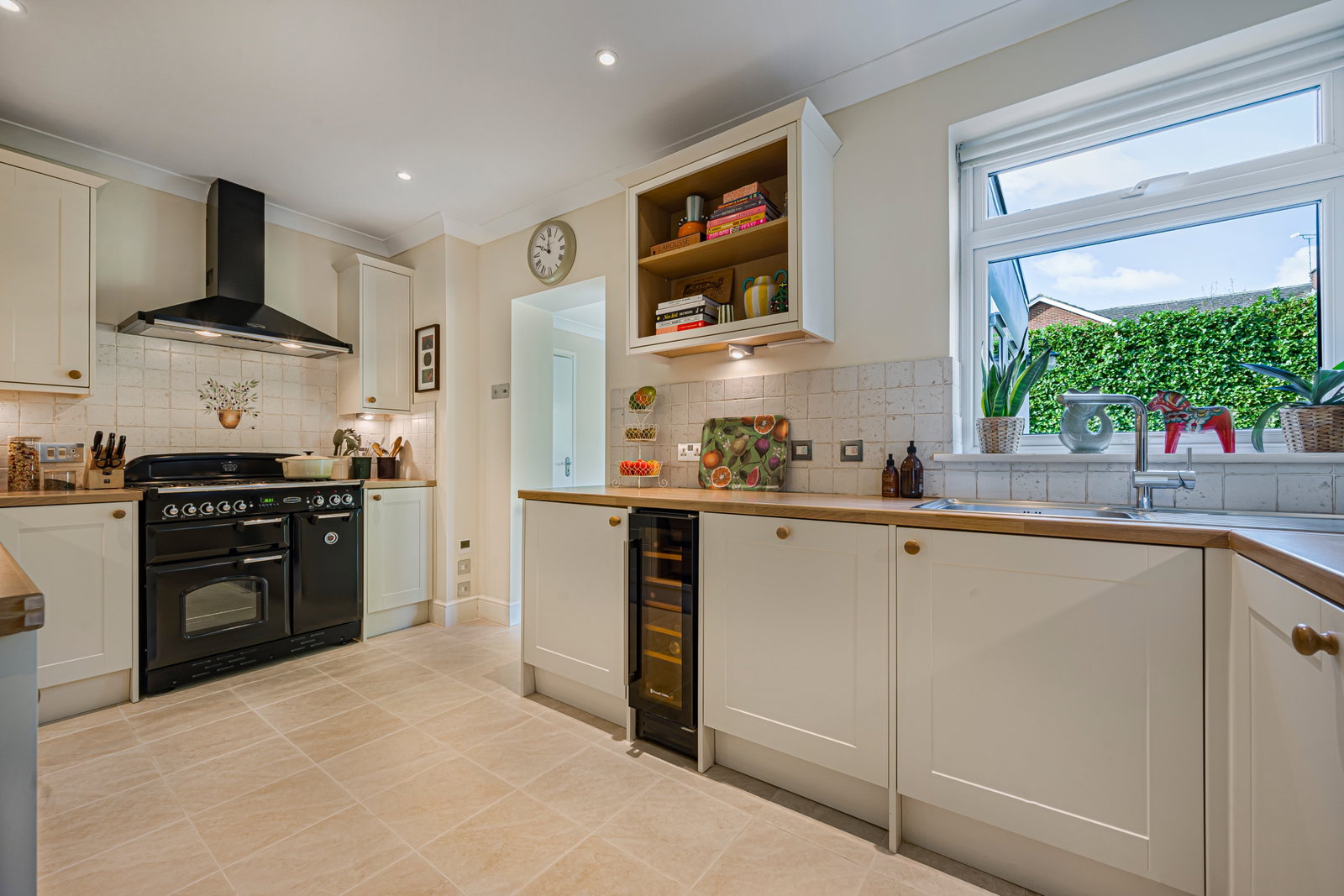 Detached House for sale in Bromley, Rutland Gate, Bromley, BR2, 1850 m²