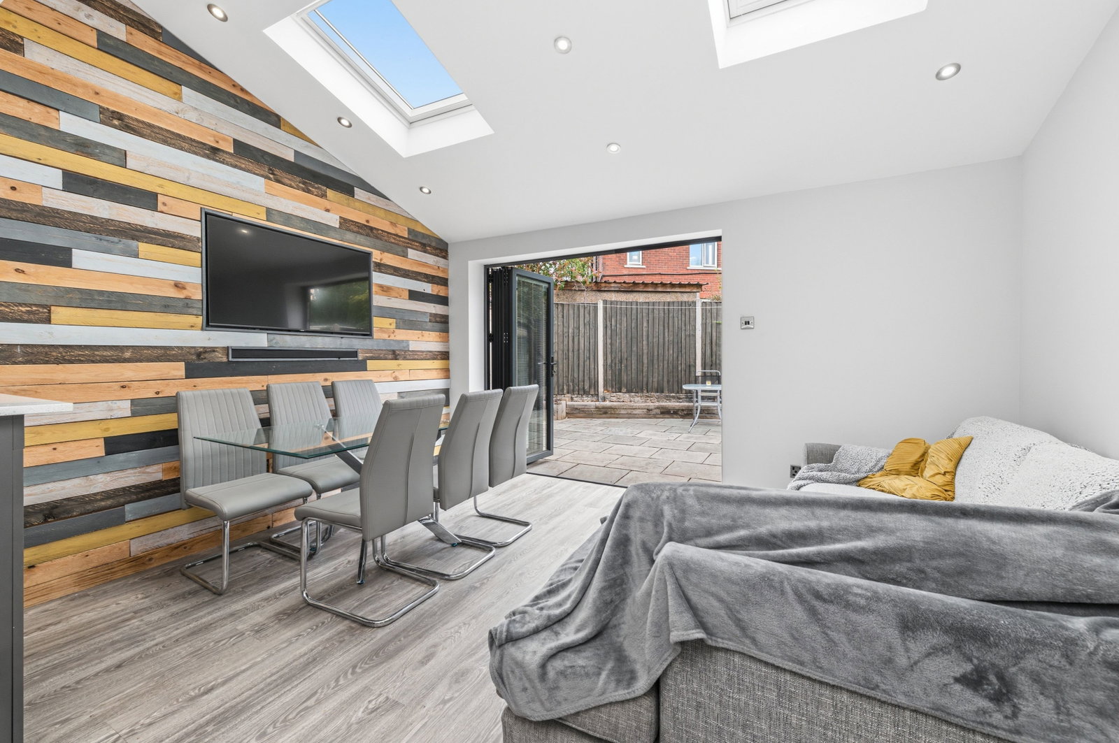 Semi Detached House in Leeds 3