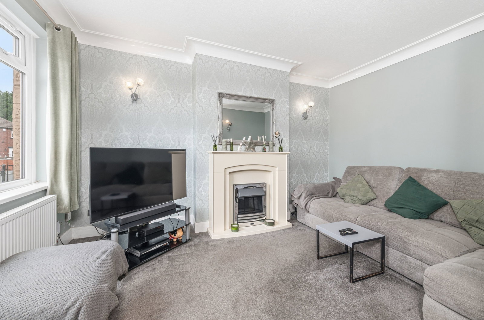 Semi Detached House in Leeds 4
