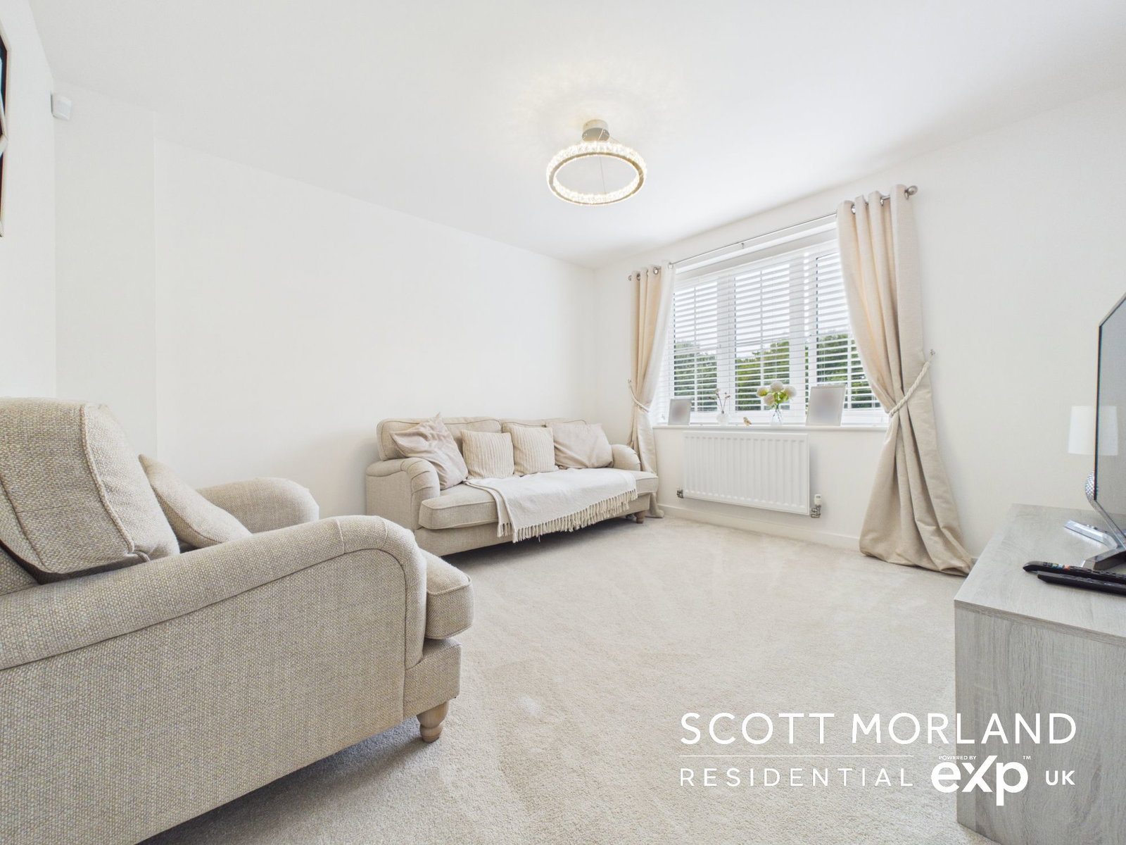 Detached House in Basingstoke  2