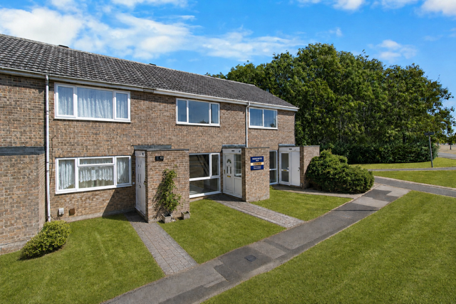 Terraced House for sale in Swindon, Larksfield, Swindon, SN3 5AD