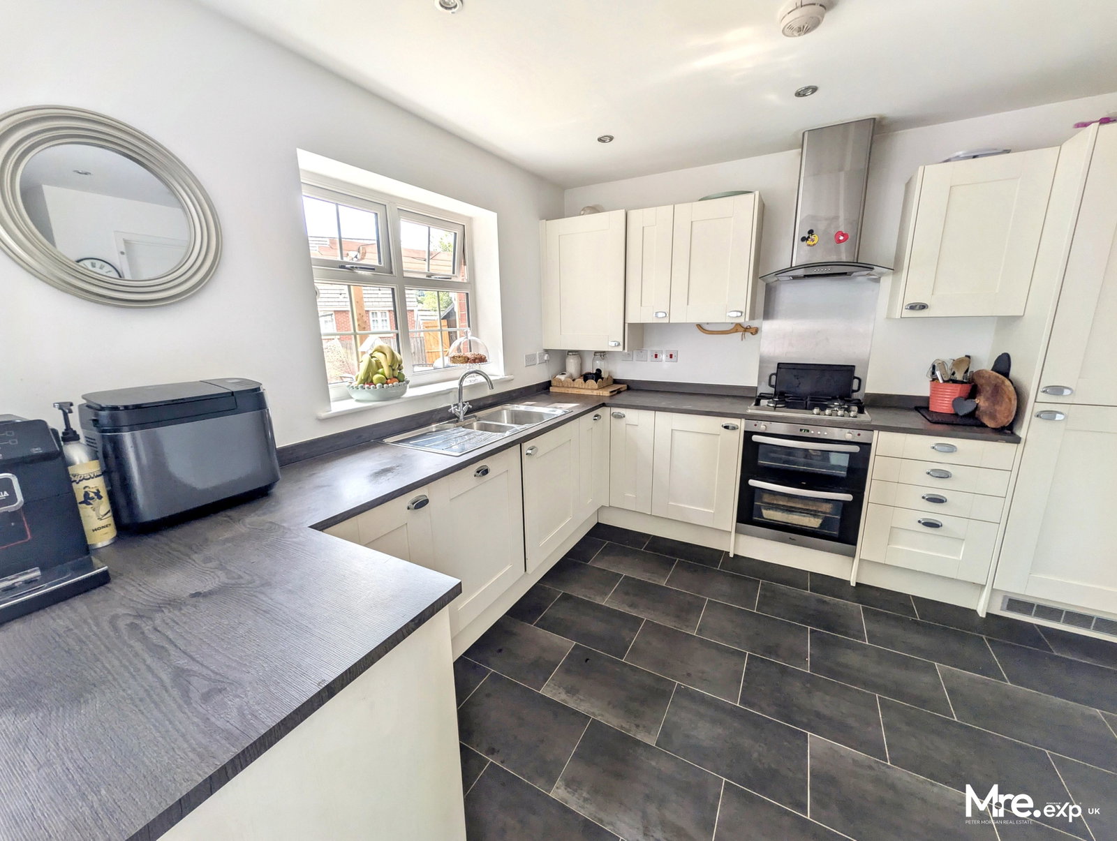 Detached House in Swansea