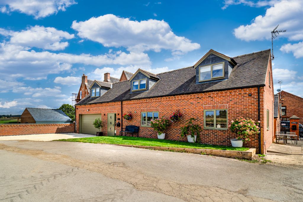 Detached House for sale in Nottingham, Bowmaker Barn, Aldercar Lane, Langley Mill, Nottingham, NG16 4HJ