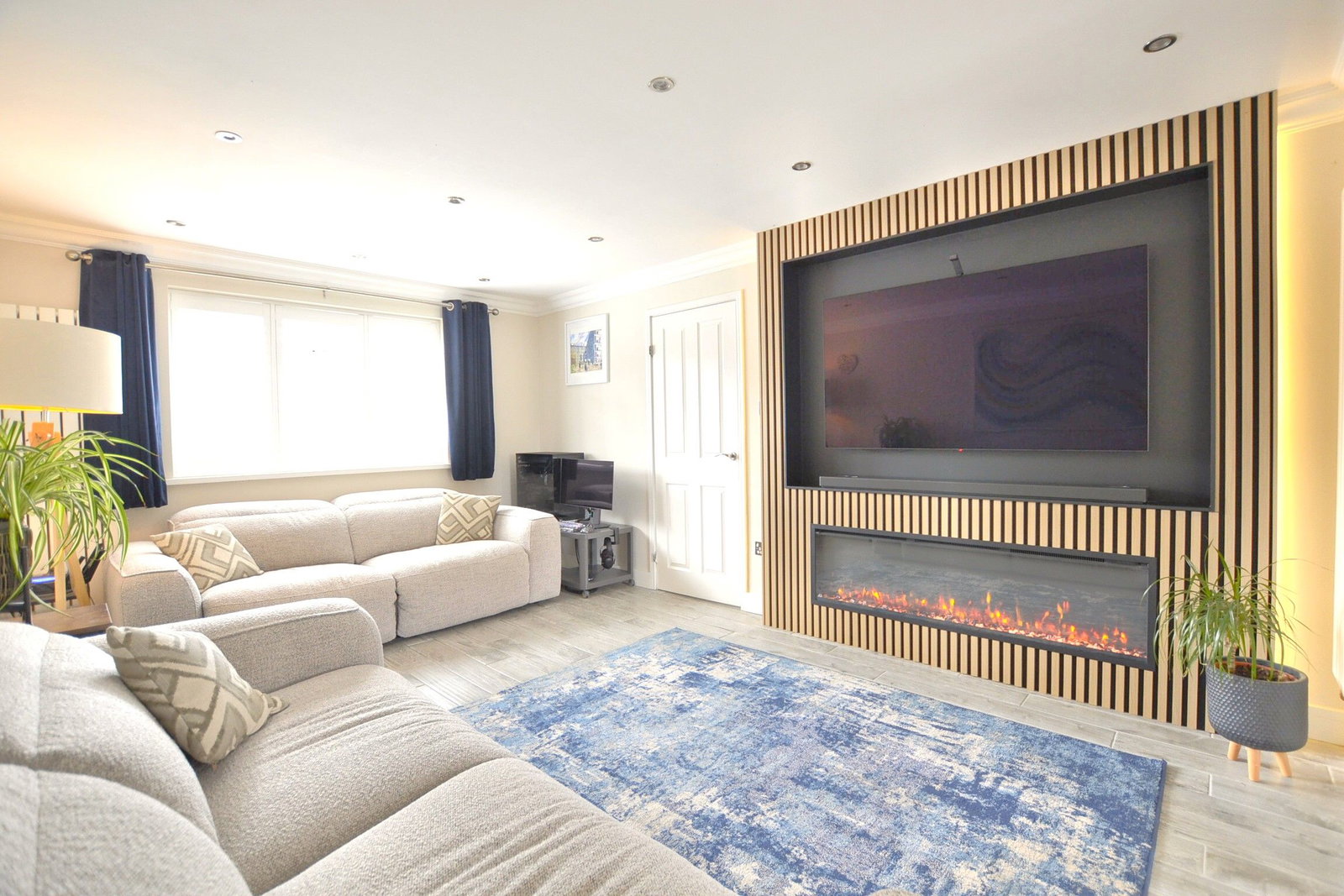 Detached House for sale in Gloucester, Vernal Close, Abbeymead, GL4