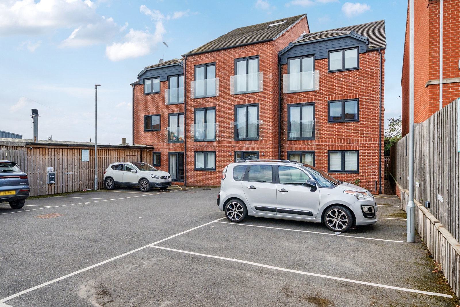 Flat for sale in York, Hallfield Road, York, YO31 7XQ, 438 m²