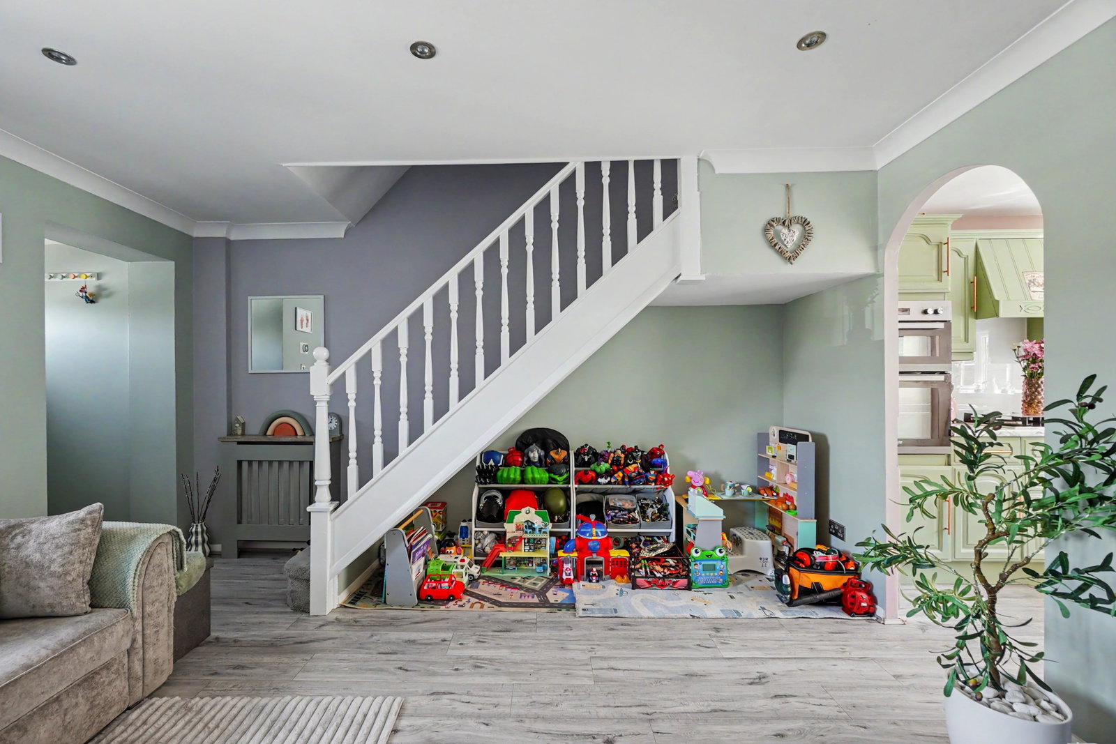 Terraced House for sale in Chatham, Christie Close, Walderslade, Chatham, ME5 7NG, 605 m²