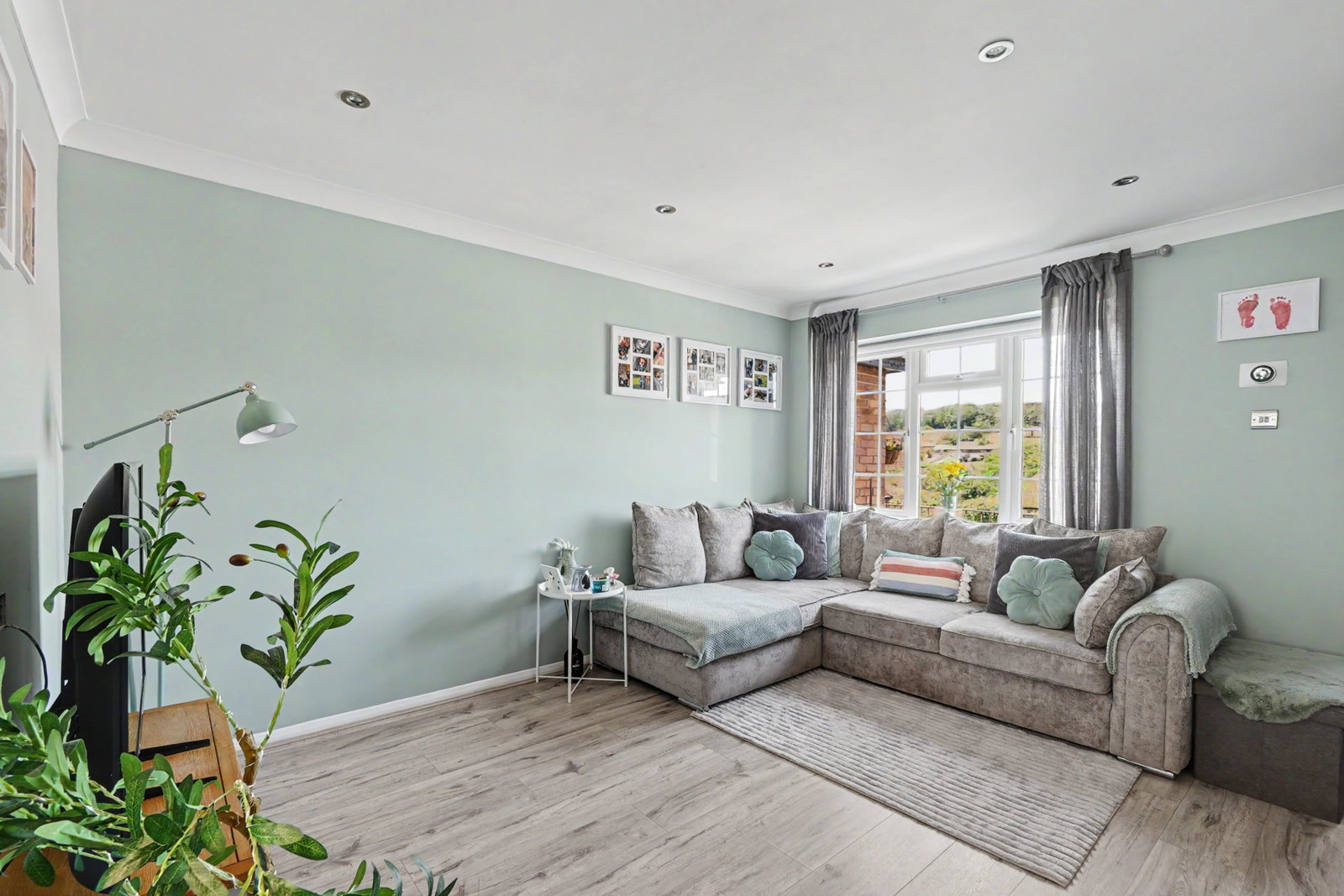 Terraced House for sale in Chatham, Christie Close, Walderslade, Chatham, ME5 7NG, 605 m²