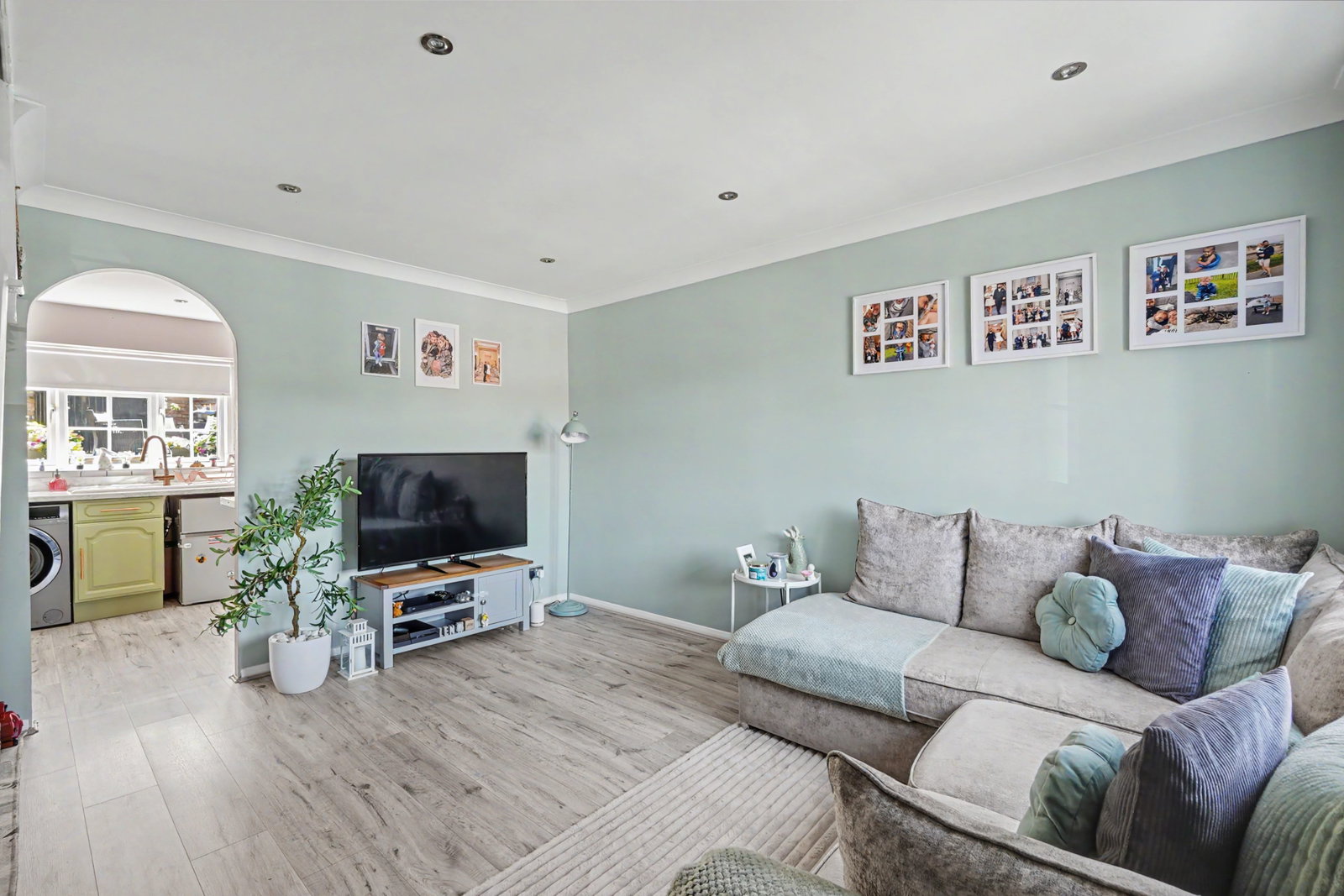 Terraced House for sale in Chatham, Christie Close, Walderslade, Chatham, ME5 7NG, 605 m²