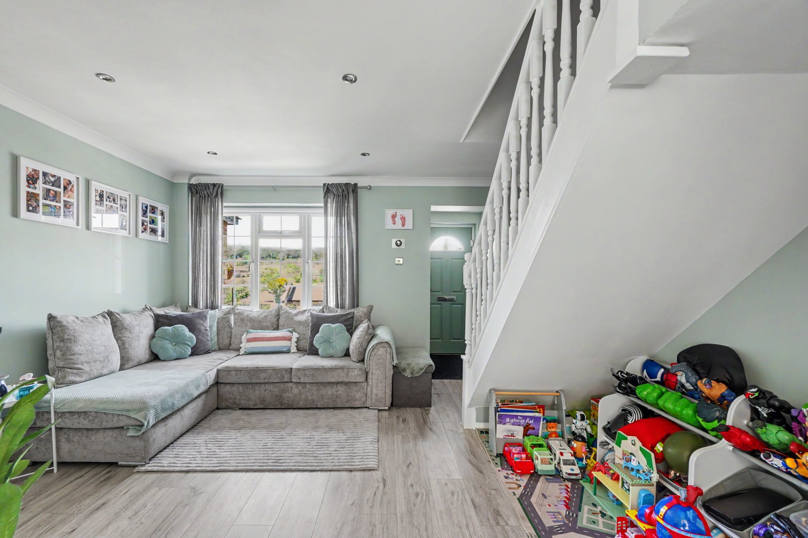 Terraced House for sale in Chatham, Christie Close, Walderslade, Chatham, ME5 7NG, 605 m²