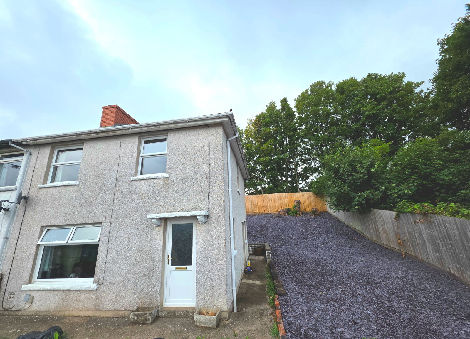 Semi Detached House for sale in Blackwood, Bryngolau Terrace, Blackwood, NP12 2DE, 818 m²